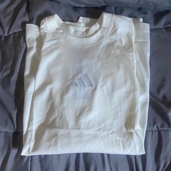 Mens Adidas ALL SZN TEE SIZE XL NWT - Picture 1 of 4